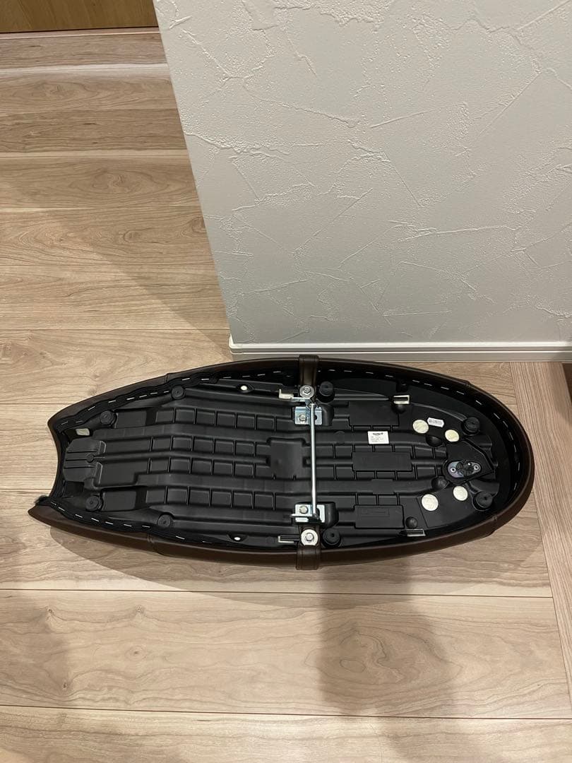 ボンネビルt120 純正シート　2025年式