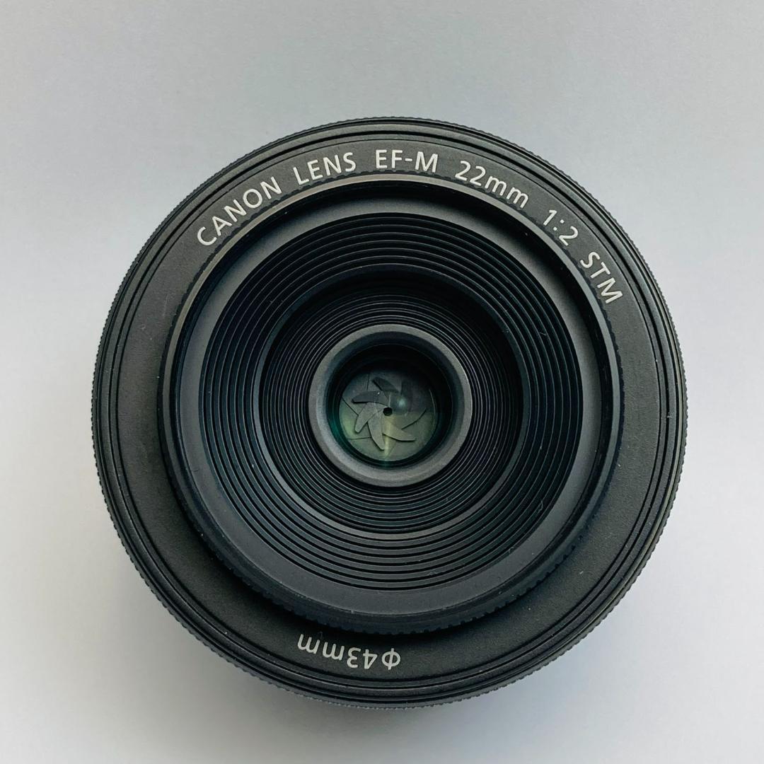 CANON EF-M 　22ｍｍ　+　レンズフードEW-43付き