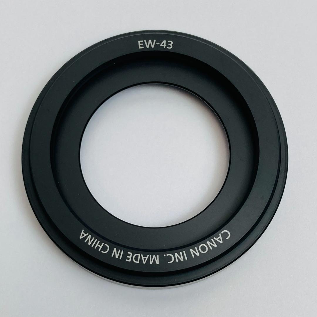 CANON EF-M 　22ｍｍ　+　レンズフードEW-43付き