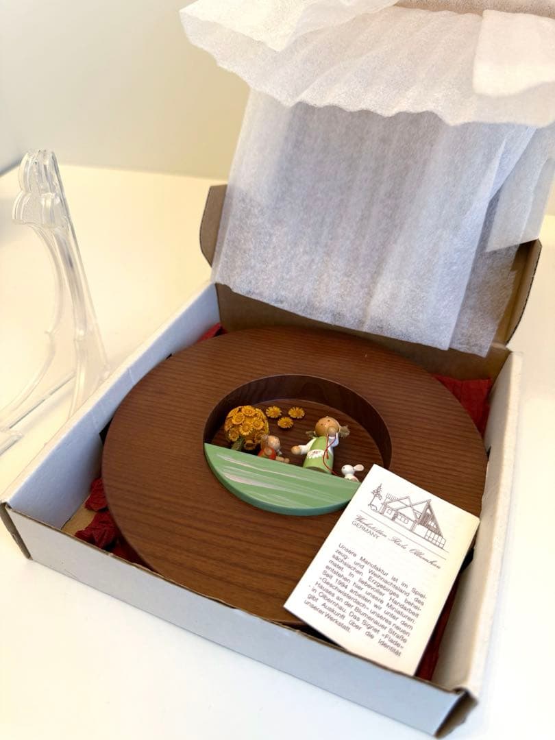 ドイツ　フラーデ　壁掛け　スタンド付き　女の子とおもちゃ　姉妹　うさぎ