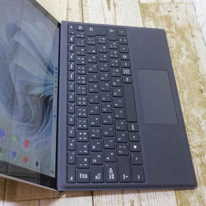 白黒surface pro7+ Corei5 Office