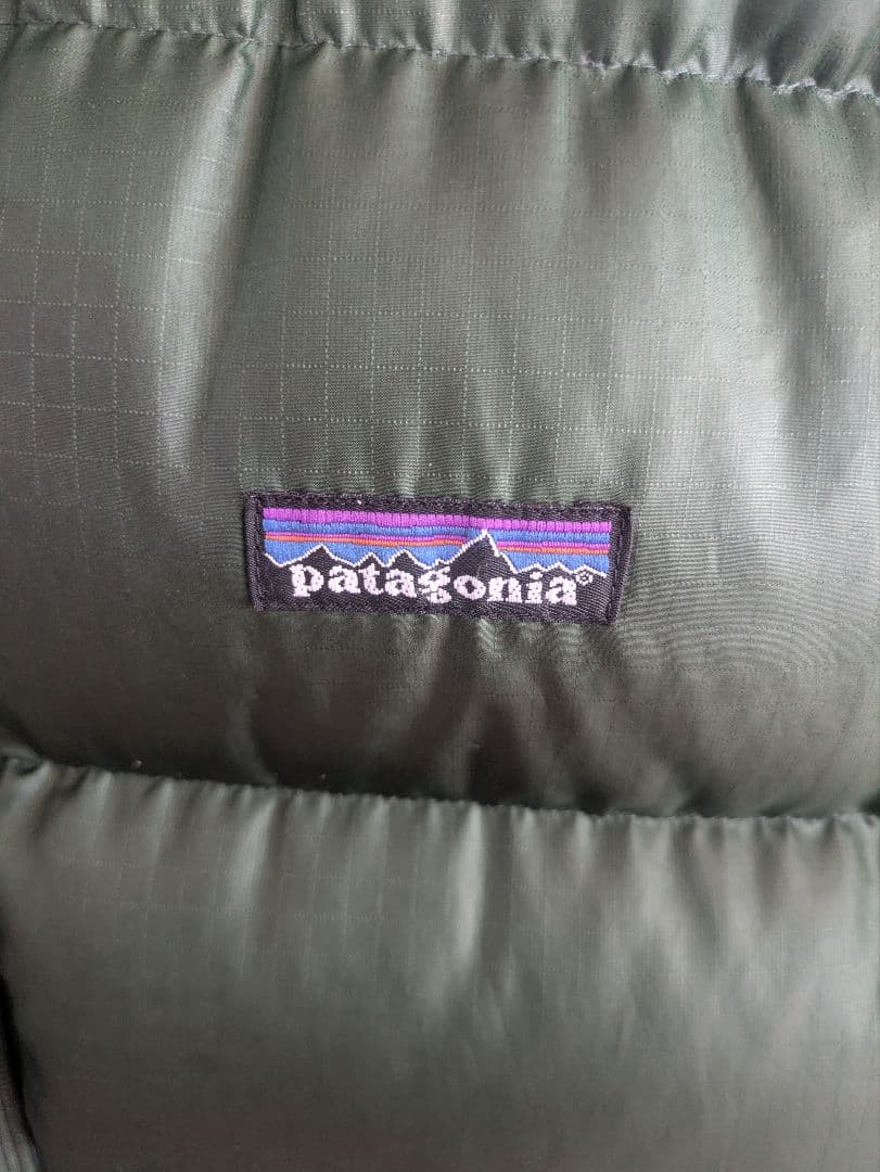 patagonia ダウンジャケット ダークグリーン