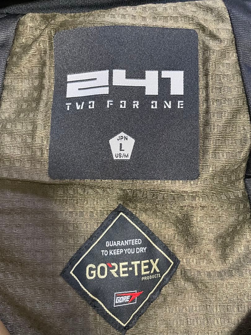 241 スノーボードウェア　ゴアテックス