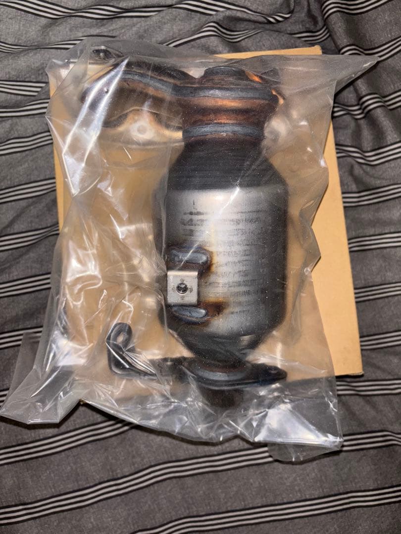 ま*ん様 新品ダイハツ純正触媒コンバーター