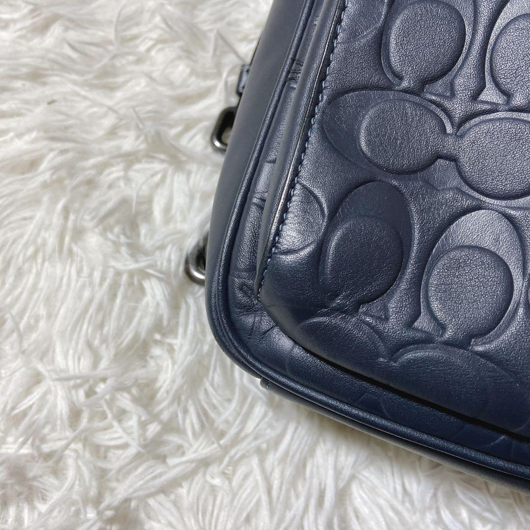 美品⭐️COACH コーチ　ボディーバッグ エンボス加工　メンズ　肩掛け　ネイビー