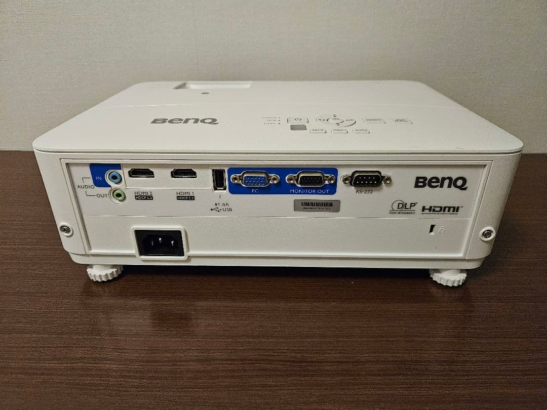 BenQ プロジェクター TH685