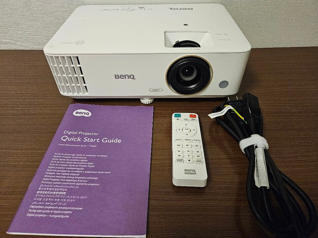 BenQ プロジェクター TH685
