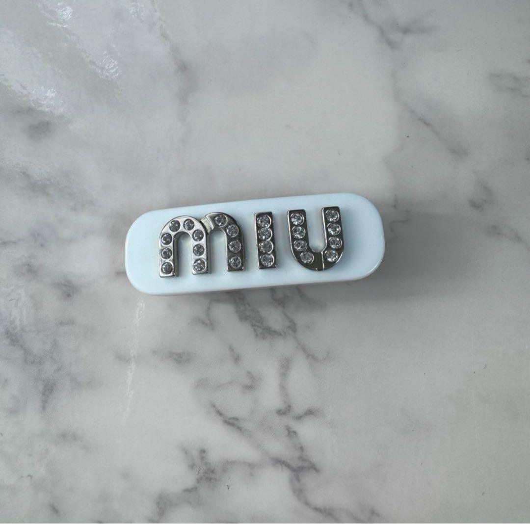 MIU MIU ヘアピン 白　正規品