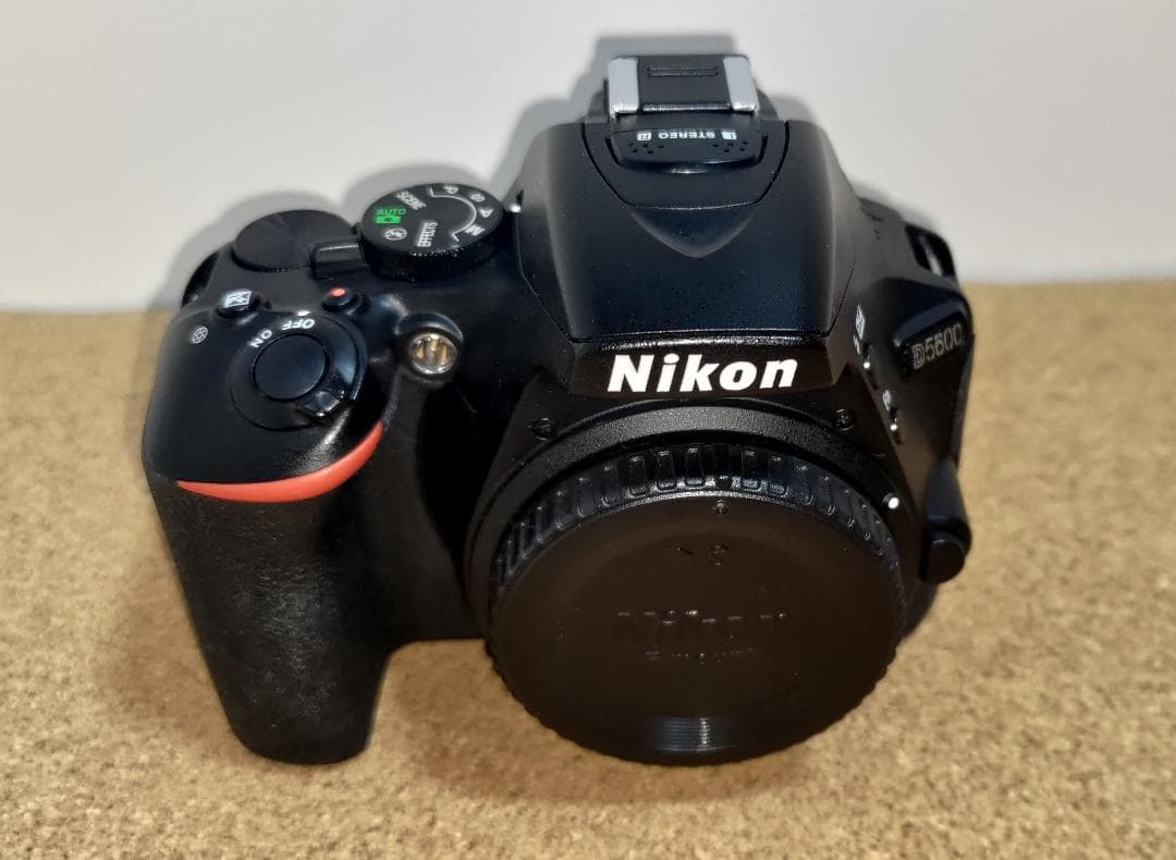 Nikon デジタル一眼レフカメラ D5600 ダブルズームキット、おまけ付