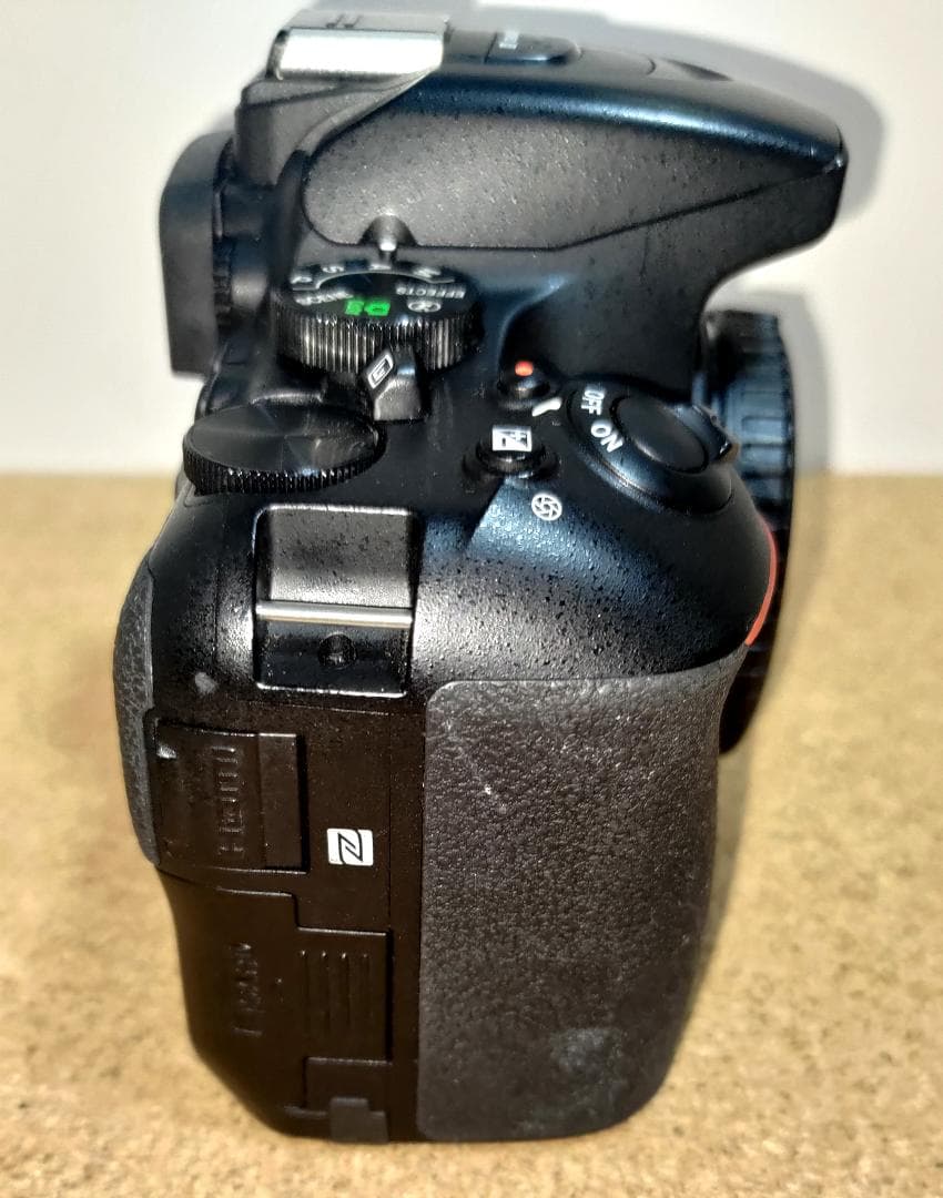 Nikon デジタル一眼レフカメラ D5600 ダブルズームキット、おまけ付