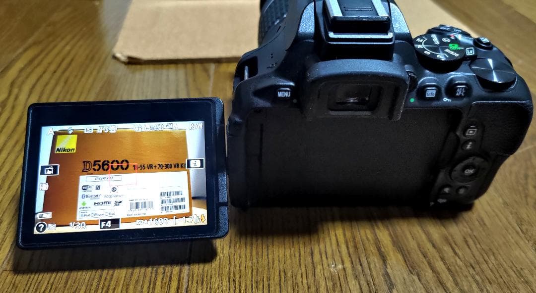 Nikon デジタル一眼レフカメラ D5600 ダブルズームキット、おまけ付