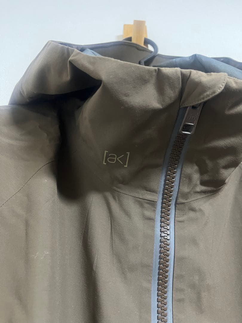 BURTON [ak] GORE-TEX 3レイヤーフーバージャケット ブラウン