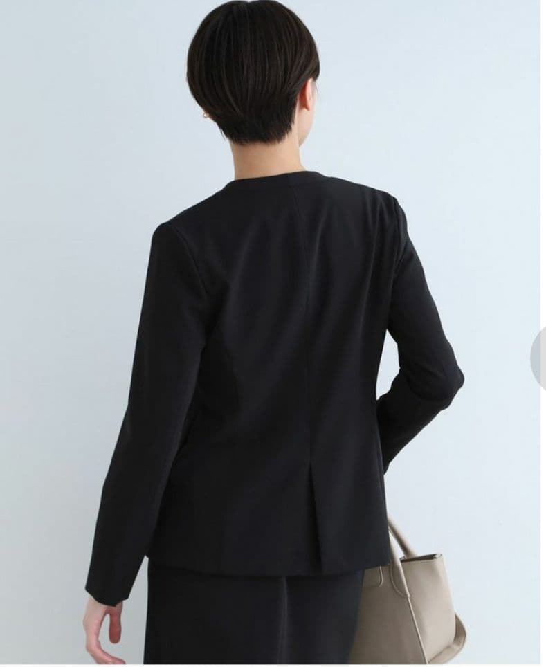 【新品】INDIVI　スーツ　パンツスーツ　上下セットアップ　黒　大きいサイズ