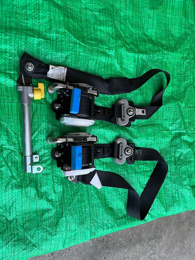 スズキハスラー用 MR31S系純正左右フロントシートベルト　　 H0604