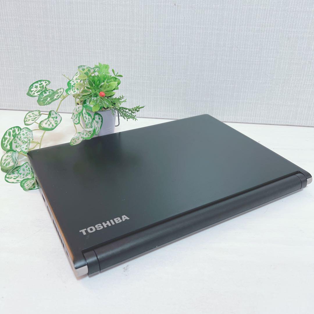 軽い、A4サイズ、高速SSD、イラレ、オフィス2021、Windows11