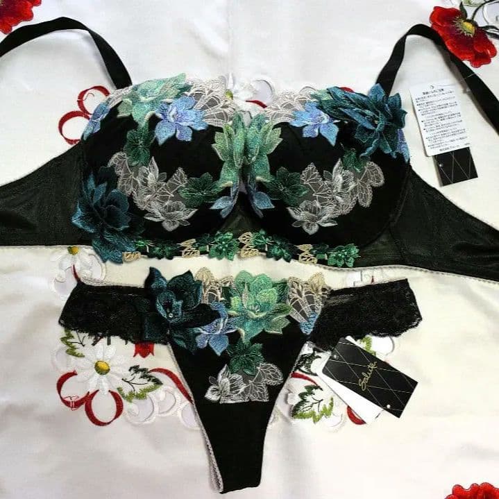 新品・タグ付き☆ワコール☆サルート☆３０Gライオンキング☆ＧＲ☆Ｇ７５＆ソングＭ