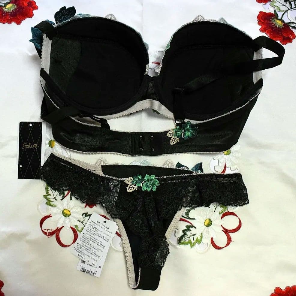 新品・タグ付き☆ワコール☆サルート☆３０Gライオンキング☆ＧＲ☆Ｇ７５＆ソングＭ