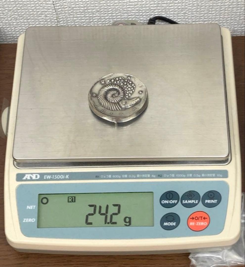 三谷　慎　silver製　レリーフブローチ