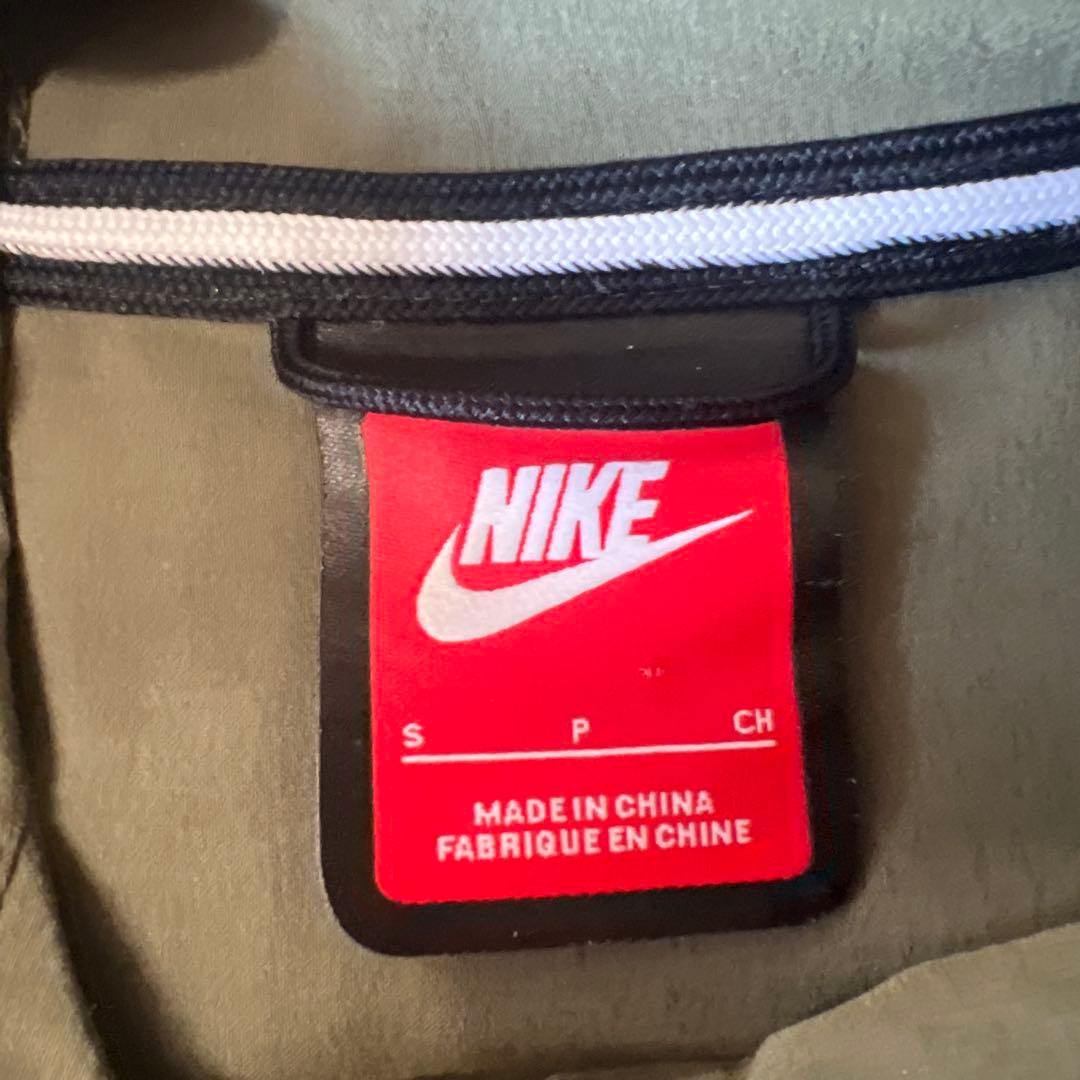 Nike フード付きナイロンジャケット