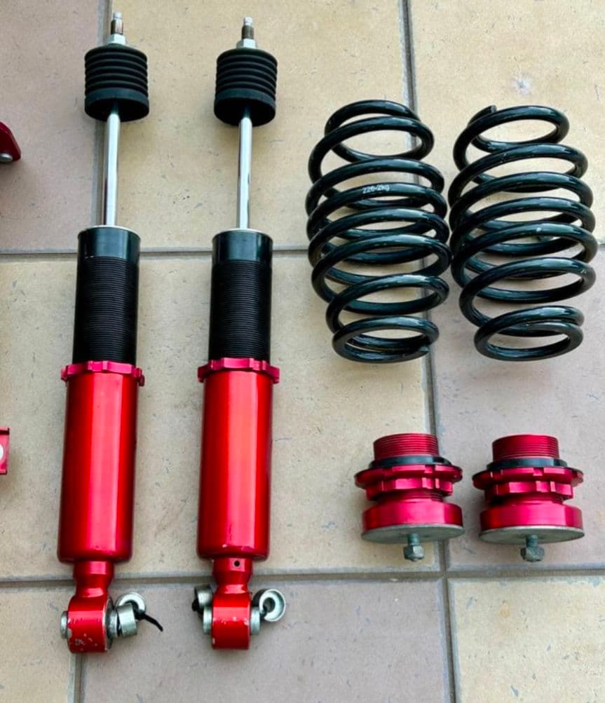 プリウス30　ＺＶＷ30　車高調。