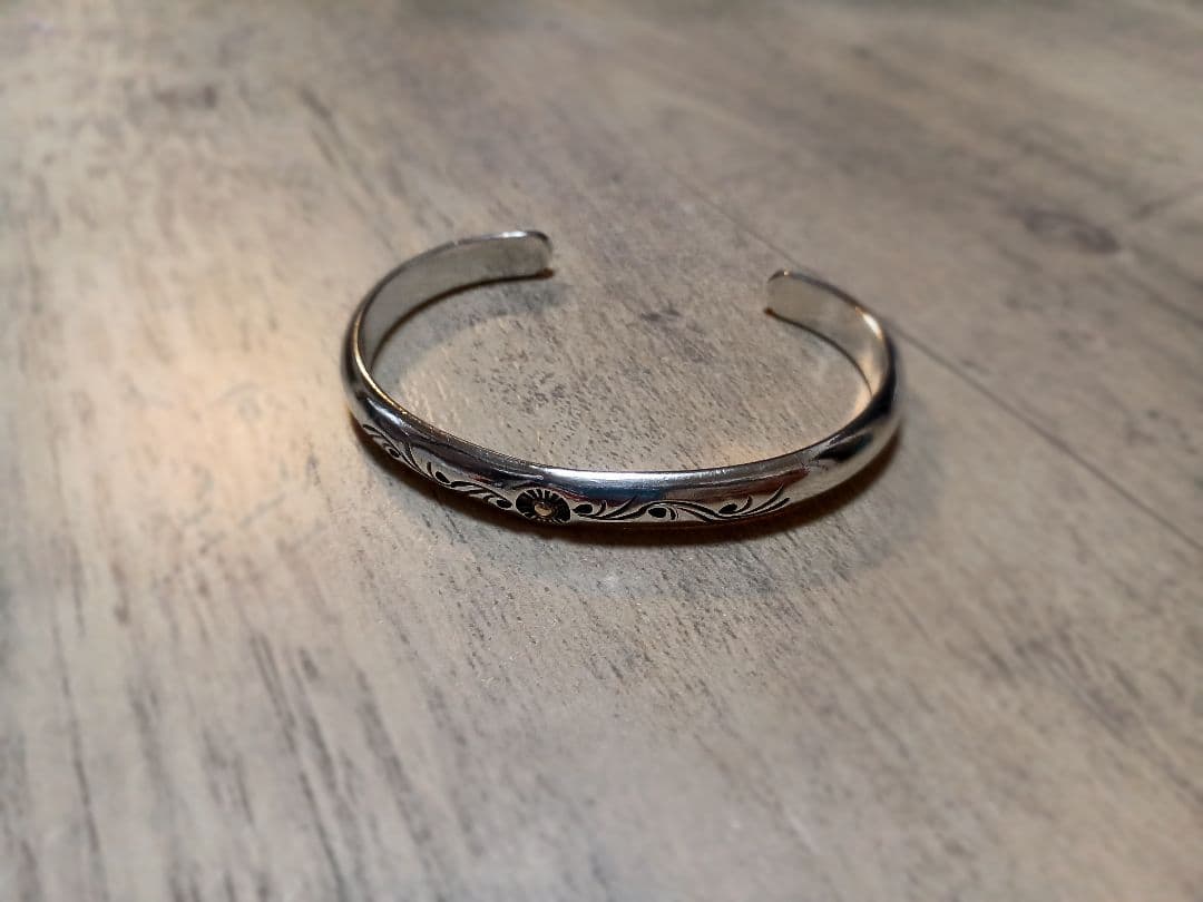 あるじゃん　バングル