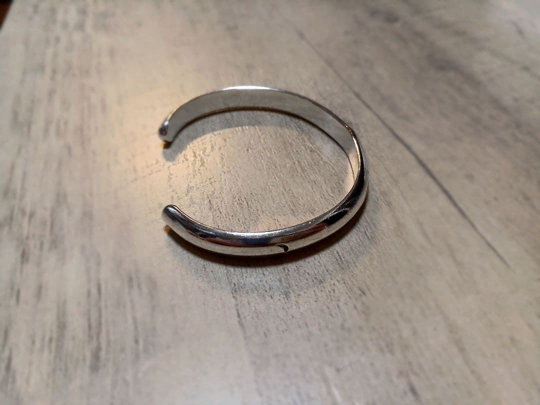 あるじゃん　バングル