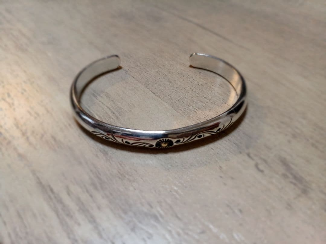 あるじゃん　バングル