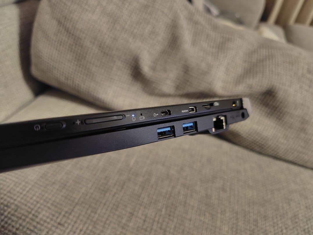 【美品】12.5型 ノートパソコン 東芝 R82/P SSD256 タッチパネル