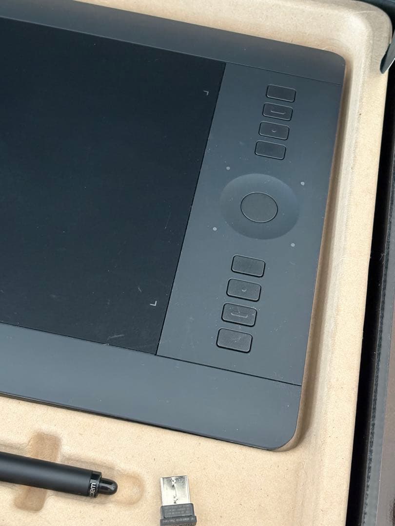 Wacom Intuos Pro A4 ペンタブレット 本体