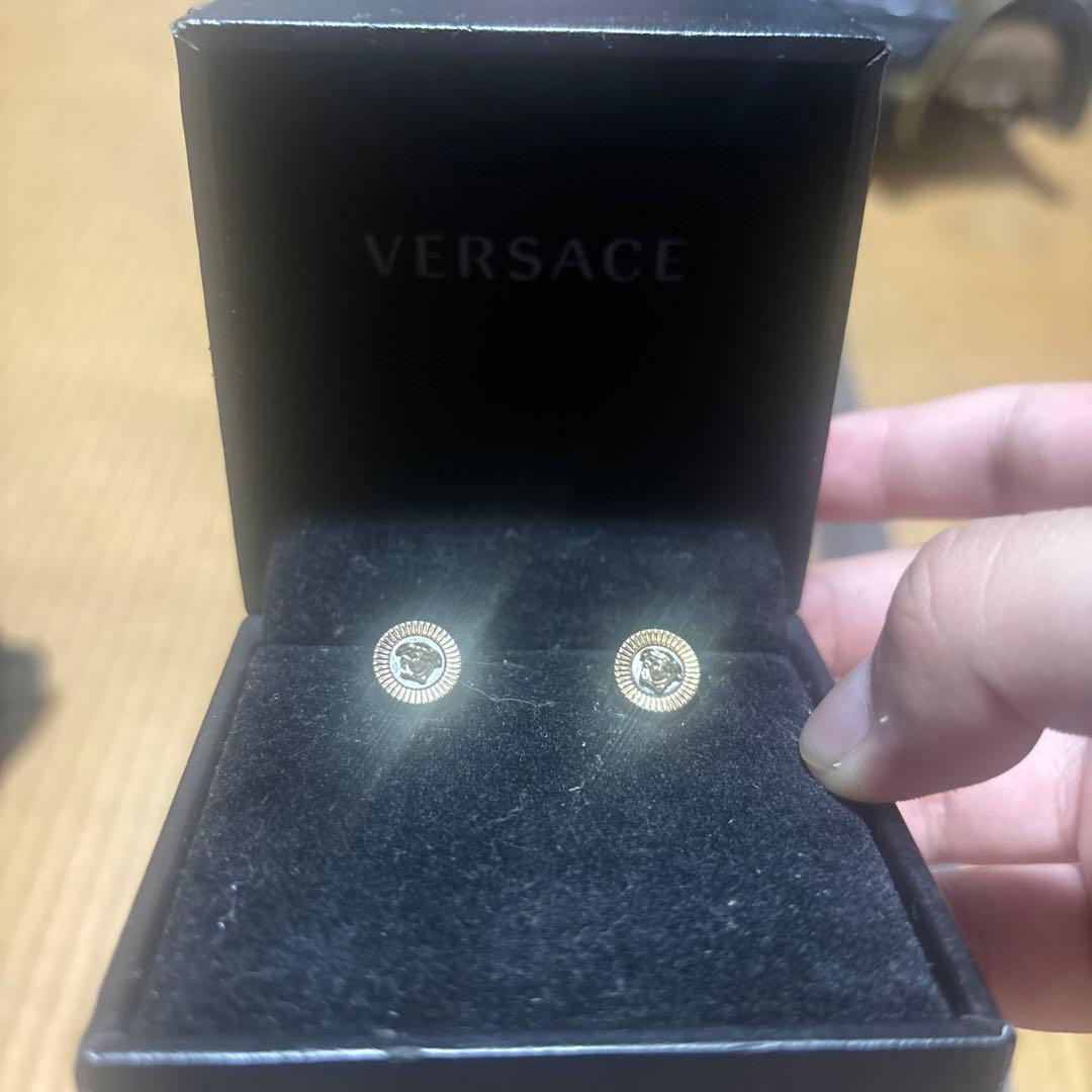 VERSACE ゴールドスタッドピアス