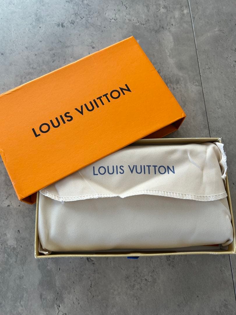 ブラック 長財布　財布