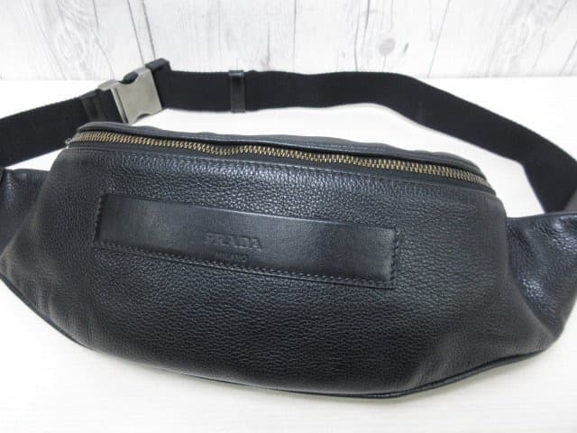 PRADA ブラック ボディバッグ・ウエストポーチ