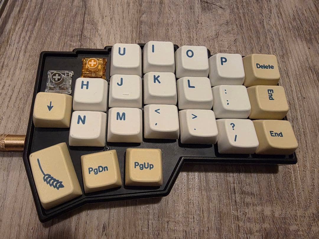 【フルカスタマイズ品】Corne V4 Chocolate　完成品　おまけ付き