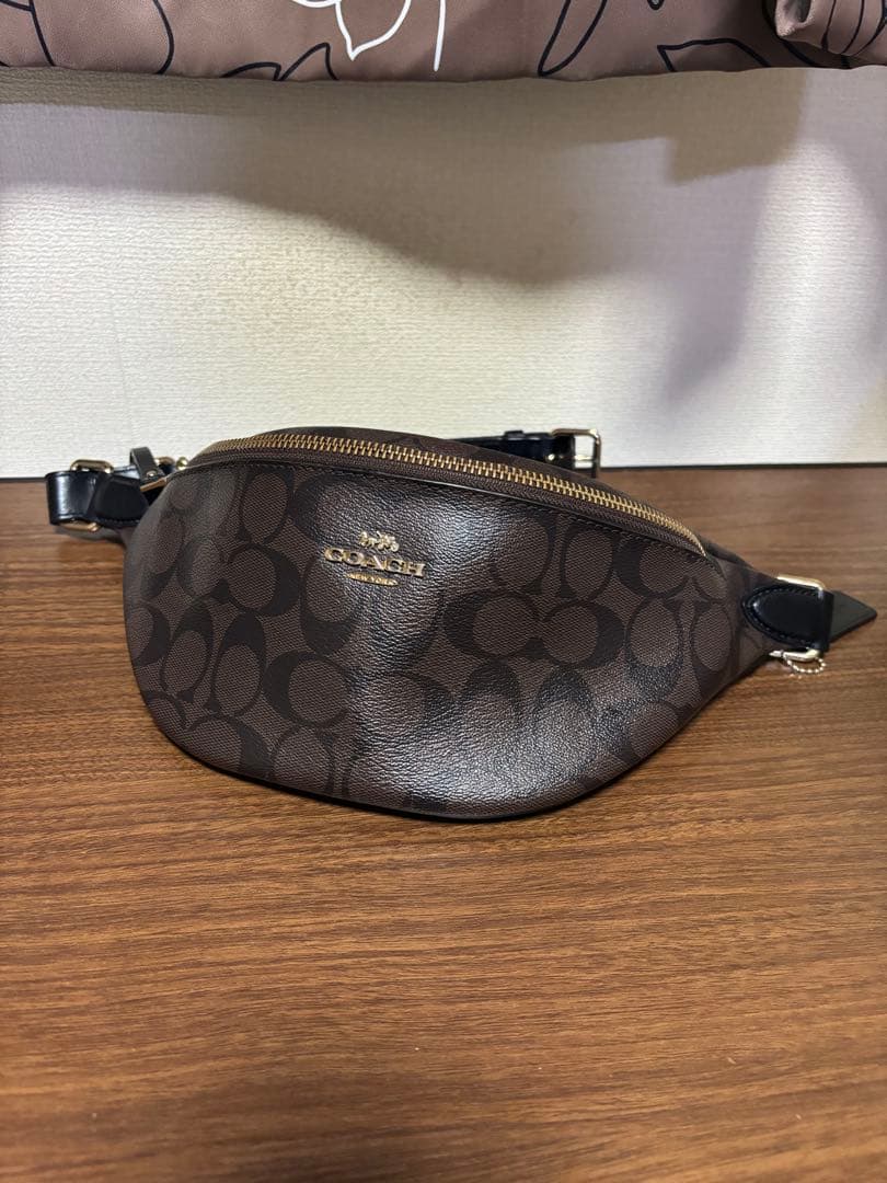 COACH ボディバッグ ブラウン ロゴパターン