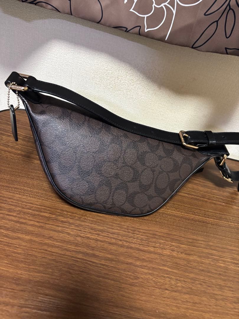 COACH ボディバッグ ブラウン ロゴパターン