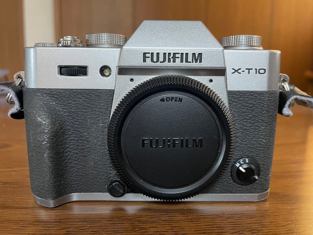 【ジャンク品】FUJIFILM X-T10 シルバー レンジファインダーカメラ