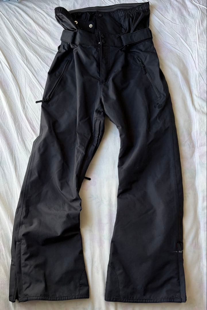 ダークグリーンジャケットとブラックパンツのスノボウェアセット