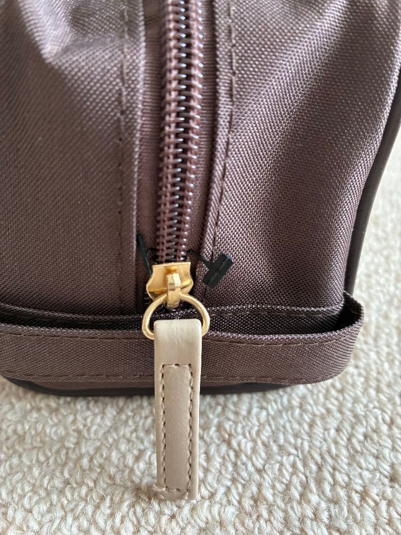 エミレーツ航空【最新】ファーストクラス　ブルガリポーチ＆アメニティ&パジャマ