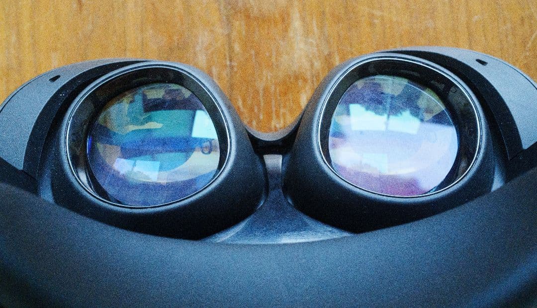  Quest Pro ヘッドセット