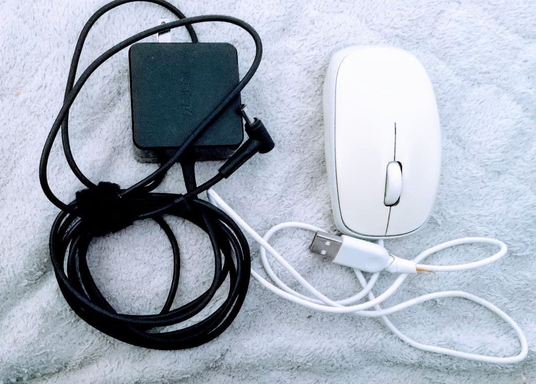 ASUS X200M ノートパソコン レッドWindows11にアップグレード済