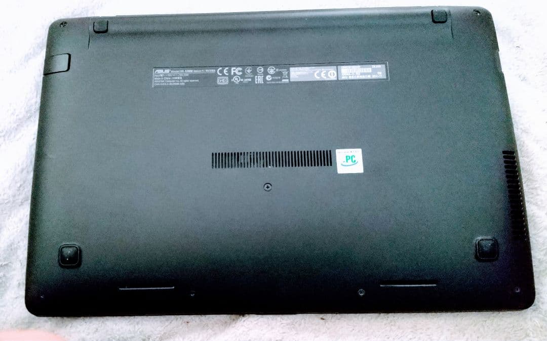 ASUS X200M ノートパソコン レッドWindows11にアップグレード済