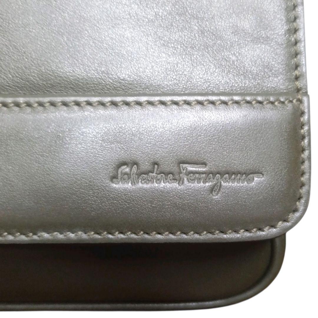 ✨Salvatore Ferragamo 羊革オールレザー メッセンジャーバッグ