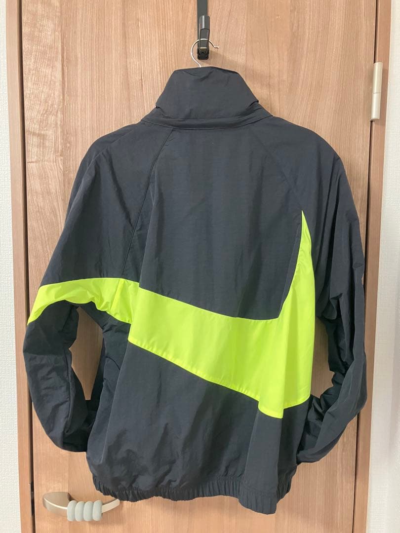 NIKE ビッグスウッシュアノラックジャケットS ブラック×ネオンイエロー