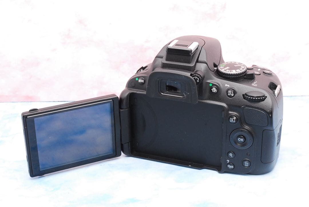 ニコン D5100☆一眼レフカメラ☆手ぶれ補正レンズ＆バッグ☆美品＆S数少！
