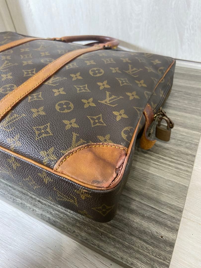 ルイヴィトン　モノグラム ポルトドキュマン　ヴォワヤージュ ビジネスバッグ　茶色