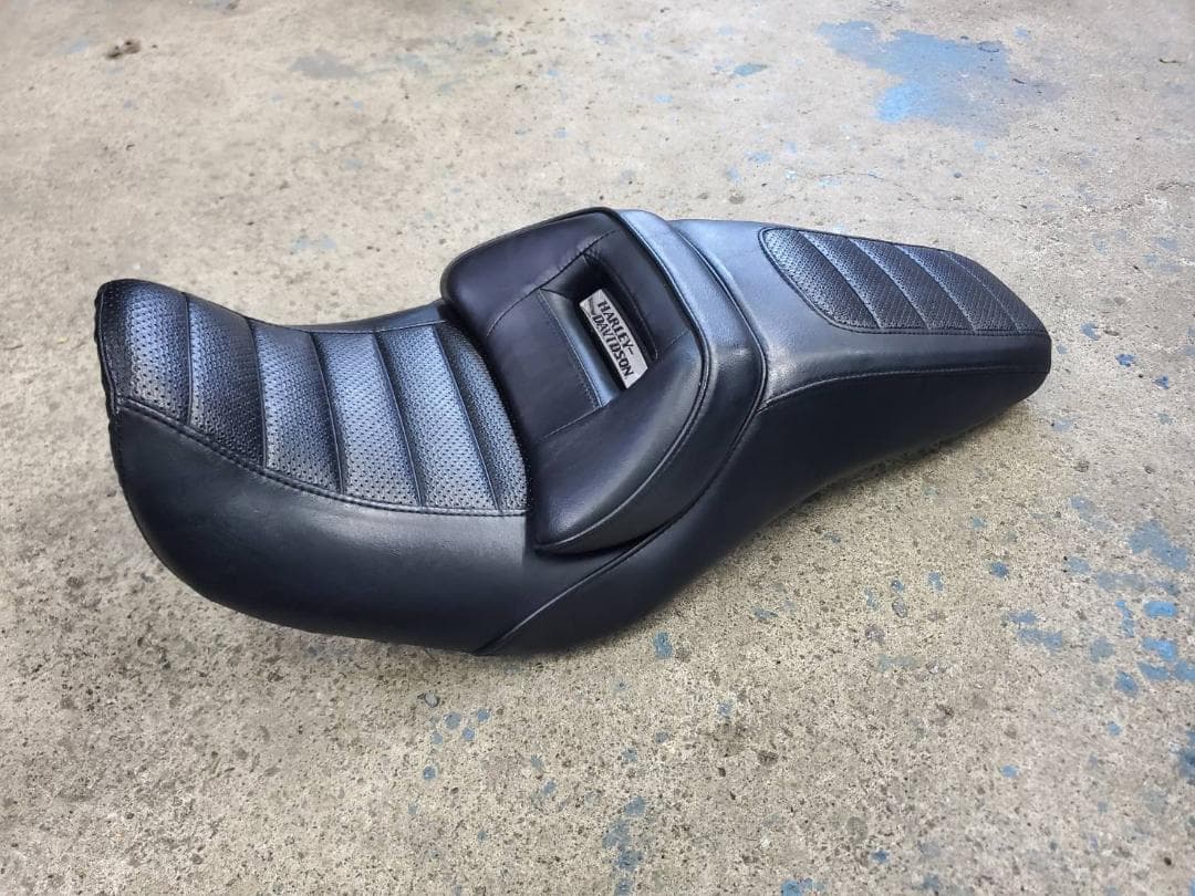 美品ハーレー ダイナ ローライダー 06~17 純正 シートパッド リーチシート