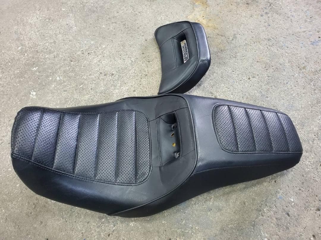 美品ハーレー ダイナ ローライダー 06~17 純正 シートパッド リーチシート