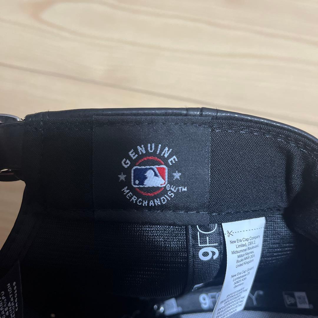 売り尽くしセール　ニューエラ　NEW ERA ヤンキース　レザー調　ブラック