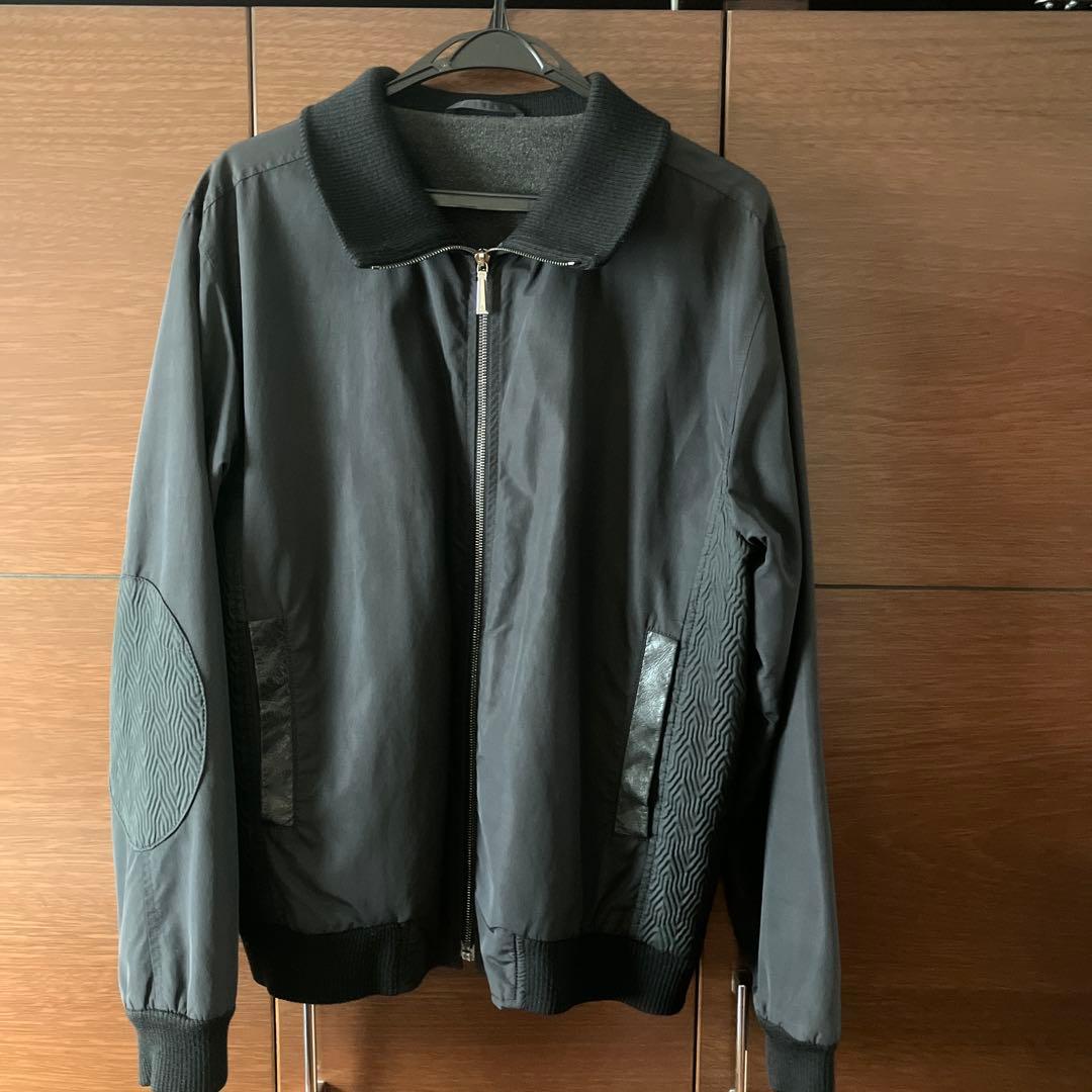 ダンヒルのブルゾンです。冬から春先にぴったりです。やや大きめのMサイズです。