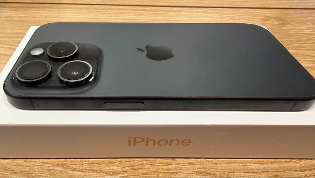 Apple iPhone 15 Pro スペースブラック